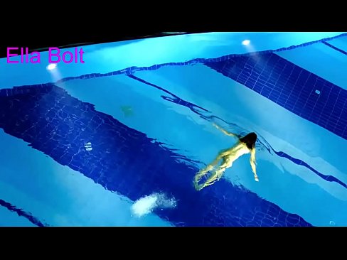 ❤️ Nu mă pot opri din privit, tânără blondă surprinsă înotând goală în piscina stațiunii ELLA BOLT ❤️❌  at us ro.dienlanhbk.top ❌️❤
